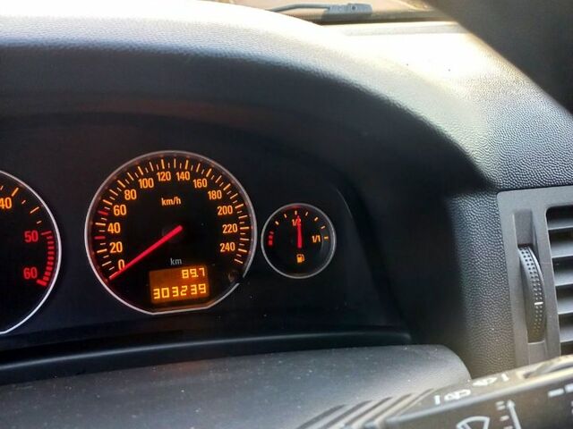 Чорний Опель Вектра, об'ємом двигуна 2.2 л та пробігом 303 тис. км за 4950 $, фото 7 на Automoto.ua