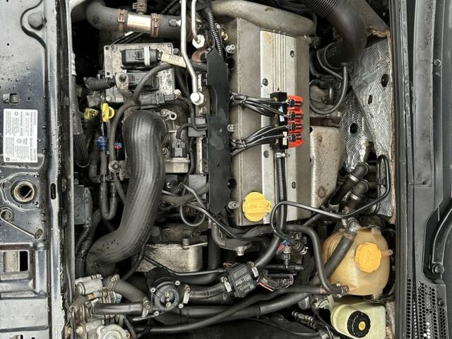 Черный Опель Вектра, объемом двигателя 2 л и пробегом 280 тыс. км за 3600 $, фото 3 на Automoto.ua