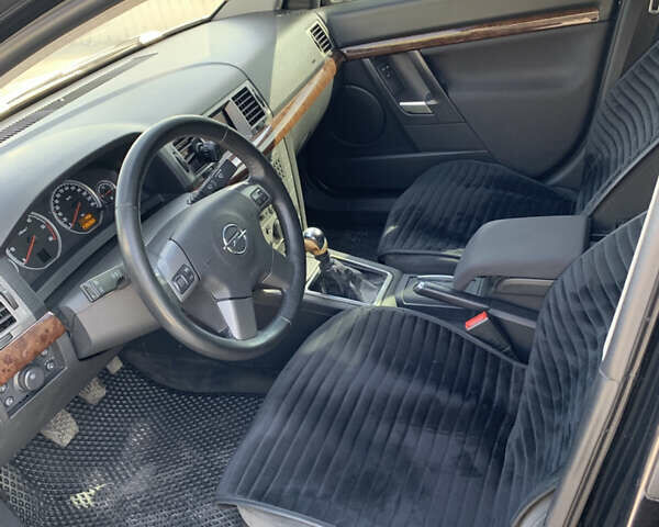 Черный Опель Вектра, объемом двигателя 1.9 л и пробегом 239 тыс. км за 4900 $, фото 11 на Automoto.ua