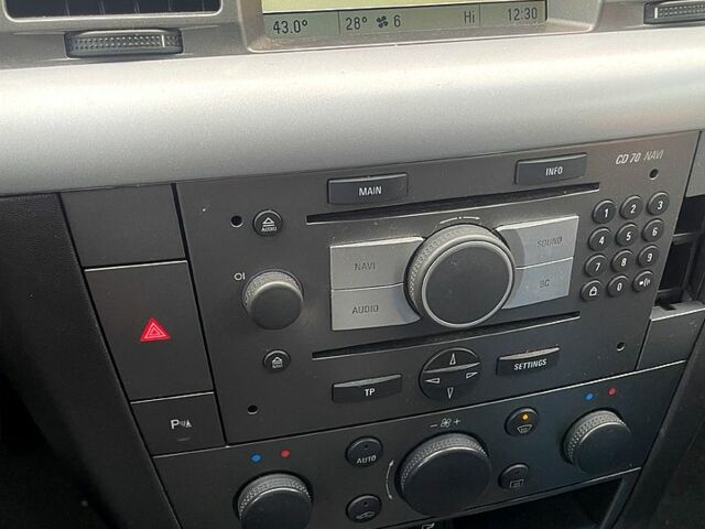 Чорний Опель Вектра, об'ємом двигуна 2 л та пробігом 270 тис. км за 3699 $, фото 6 на Automoto.ua