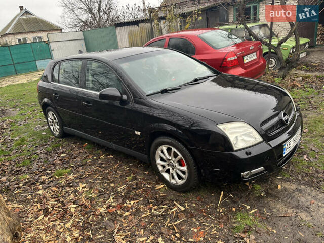 Черный Опель Вектра, объемом двигателя 2.2 л и пробегом 303 тыс. км за 3925 $, фото 1 на Automoto.ua