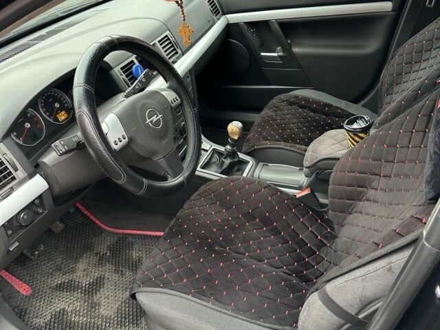 Черный Опель Вектра, объемом двигателя 2 л и пробегом 280 тыс. км за 3600 $, фото 5 на Automoto.ua