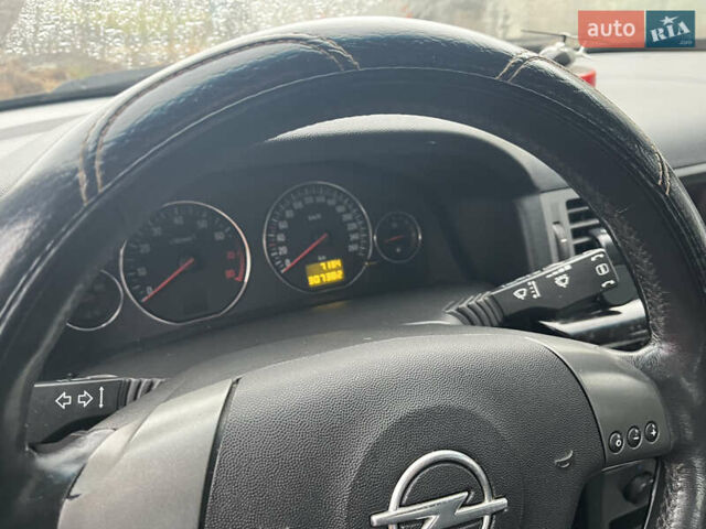 Черный Опель Вектра, объемом двигателя 2.2 л и пробегом 303 тыс. км за 3925 $, фото 6 на Automoto.ua