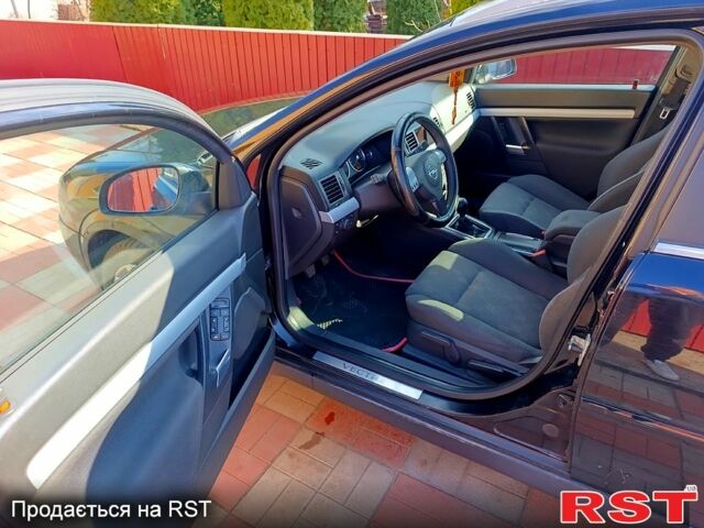 Черный Опель Вектра, объемом двигателя 2 л и пробегом 287 тыс. км за 4500 $, фото 6 на Automoto.ua