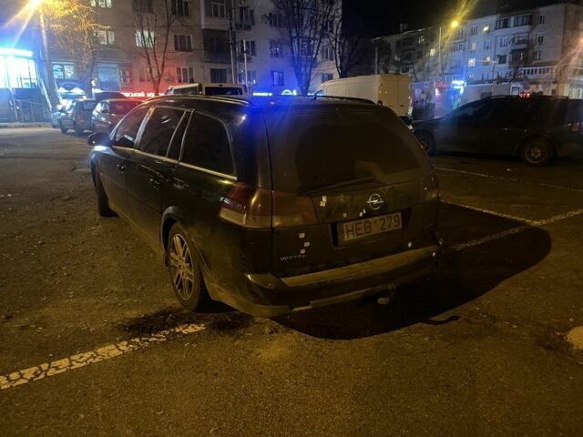 Черный Опель Вектра, объемом двигателя 2.2 л и пробегом 370 тыс. км за 2700 $, фото 3 на Automoto.ua