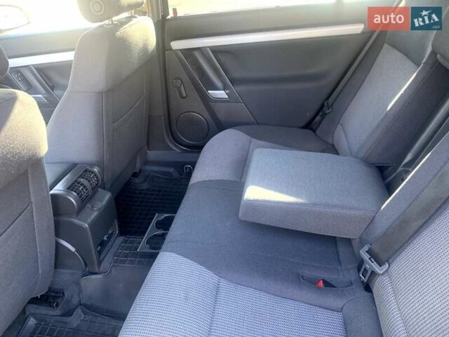 Черный Опель Вектра, объемом двигателя 1.9 л и пробегом 239 тыс. км за 5000 $, фото 6 на Automoto.ua