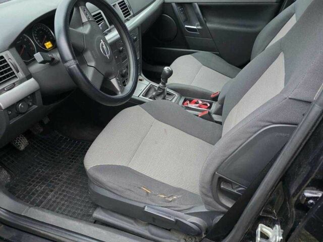 Черный Опель Вектра, объемом двигателя 1.8 л и пробегом 221 тыс. км за 3903 $, фото 4 на Automoto.ua