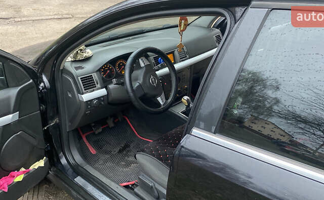 Черный Опель Вектра, объемом двигателя 2 л и пробегом 279 тыс. км за 3100 $, фото 4 на Automoto.ua