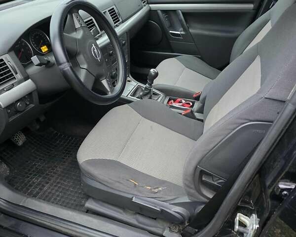 Черный Опель Вектра, объемом двигателя 1.8 л и пробегом 221 тыс. км за 3200 $, фото 6 на Automoto.ua