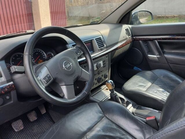 Чорний Опель Вектра, об'ємом двигуна 1.9 л та пробігом 380 тис. км за 4000 $, фото 6 на Automoto.ua