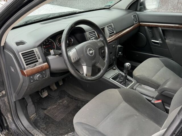 Черный Опель Вектра, объемом двигателя 1.9 л и пробегом 312 тыс. км за 2650 $, фото 6 на Automoto.ua