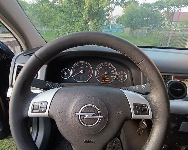 Чорний Опель Вектра, об'ємом двигуна 1.9 л та пробігом 334 тис. км за 3700 $, фото 6 на Automoto.ua