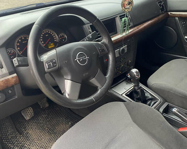 Черный Опель Вектра, объемом двигателя 2 л и пробегом 300 тыс. км за 3500 $, фото 5 на Automoto.ua