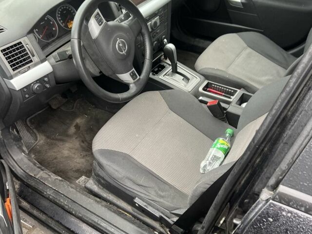 Черный Опель Вектра, объемом двигателя 2.2 л и пробегом 250 тыс. км за 2500 $, фото 3 на Automoto.ua