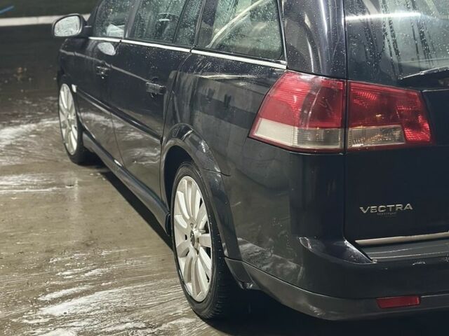 Чорний Опель Вектра, об'ємом двигуна 2 л та пробігом 339 тис. км за 2551 $, фото 4 на Automoto.ua