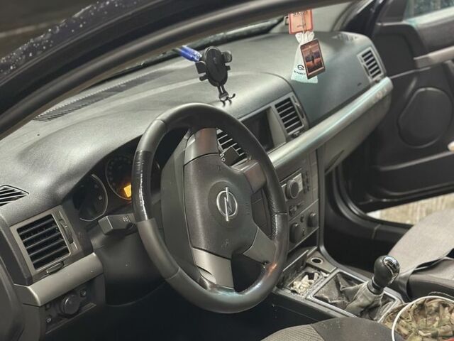 Черный Опель Вектра, объемом двигателя 2 л и пробегом 350 тыс. км за 2200 $, фото 3 на Automoto.ua