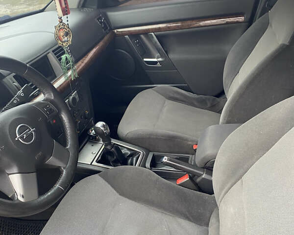 Черный Опель Вектра, объемом двигателя 2 л и пробегом 300 тыс. км за 3500 $, фото 4 на Automoto.ua