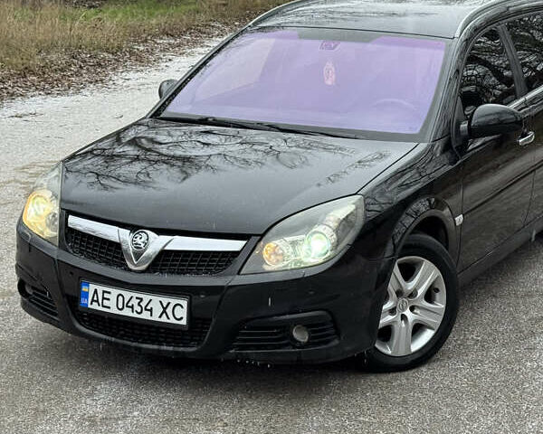 Черный Опель Вектра, объемом двигателя 1.8 л и пробегом 300 тыс. км за 3400 $, фото 1 на Automoto.ua