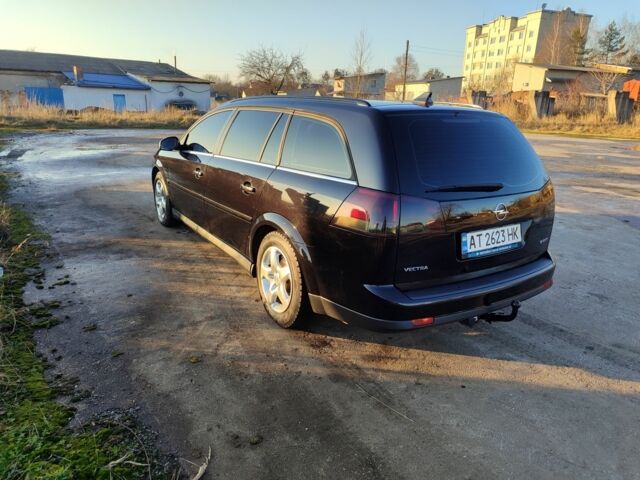 Черный Опель Вектра, объемом двигателя 1.9 л и пробегом 330 тыс. км за 4666 $, фото 4 на Automoto.ua