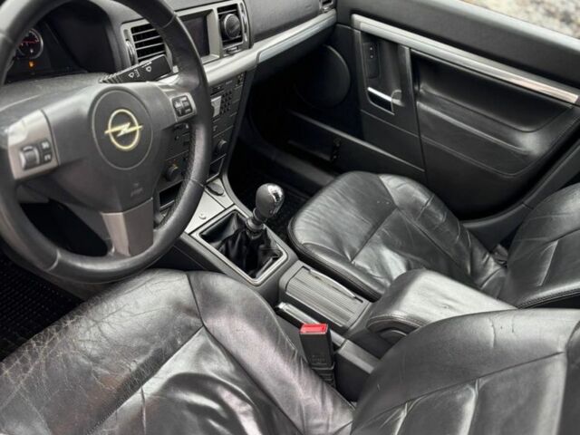 Черный Опель Вектра, объемом двигателя 1.9 л и пробегом 300 тыс. км за 2250 $, фото 7 на Automoto.ua