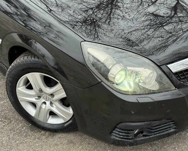 Черный Опель Вектра, объемом двигателя 1.8 л и пробегом 300 тыс. км за 3400 $, фото 10 на Automoto.ua