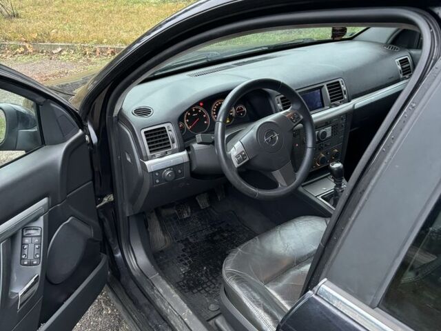 Чорний Опель Вектра, об'ємом двигуна 1.9 л та пробігом 268 тис. км за 2750 $, фото 9 на Automoto.ua