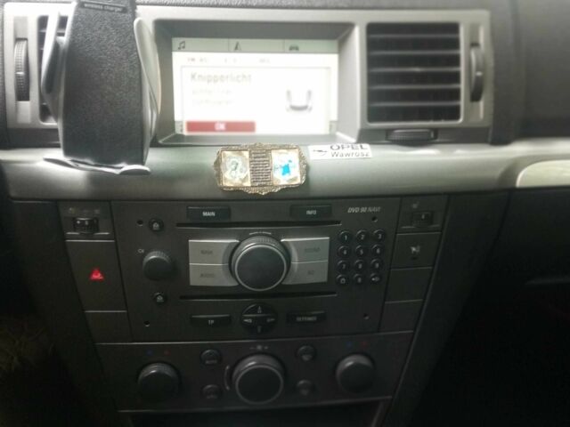 Черный Опель Вектра, объемом двигателя 1.9 л и пробегом 318 тыс. км за 3100 $, фото 15 на Automoto.ua