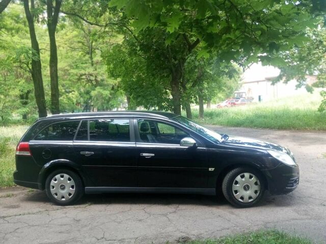 Черный Опель Вектра, объемом двигателя 1.9 л и пробегом 318 тыс. км за 3100 $, фото 4 на Automoto.ua