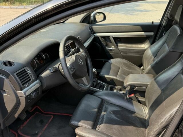 Чорний Опель Вектра, об'ємом двигуна 1.9 л та пробігом 310 тис. км за 2700 $, фото 5 на Automoto.ua