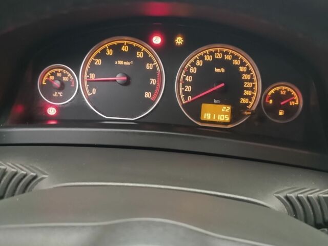 Черный Опель Вектра, объемом двигателя 1.8 л и пробегом 191 тыс. км за 5813 $, фото 6 на Automoto.ua