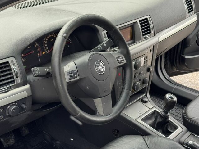 Черный Опель Вектра, объемом двигателя 1.8 л и пробегом 300 тыс. км за 3400 $, фото 11 на Automoto.ua