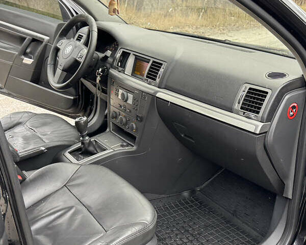 Черный Опель Вектра, объемом двигателя 1.8 л и пробегом 300 тыс. км за 3400 $, фото 15 на Automoto.ua