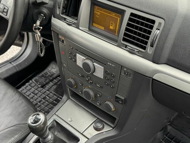 Черный Опель Вектра, объемом двигателя 1.8 л и пробегом 300 тыс. км за 3400 $, фото 14 на Automoto.ua