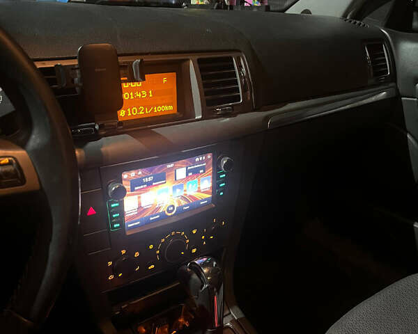 Черный Опель Вектра, объемом двигателя 1.9 л и пробегом 300 тыс. км за 5000 $, фото 3 на Automoto.ua