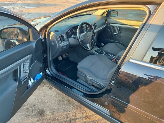 Черный Опель Вектра, объемом двигателя 1.9 л и пробегом 330 тыс. км за 4666 $, фото 8 на Automoto.ua