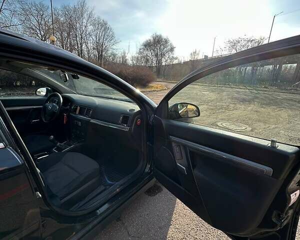 Черный Опель Вектра, объемом двигателя 1.91 л и пробегом 300 тыс. км за 4050 $, фото 11 на Automoto.ua