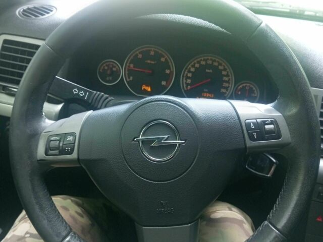 Черный Опель Вектра, объемом двигателя 1.9 л и пробегом 318 тыс. км за 3100 $, фото 13 на Automoto.ua