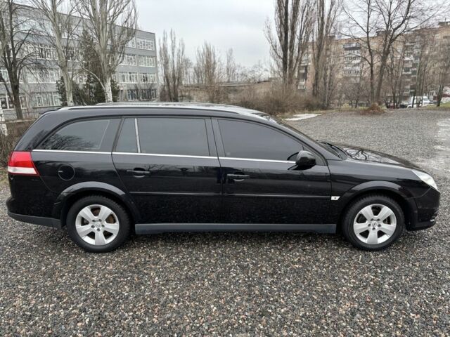 Черный Опель Вектра, объемом двигателя 2.2 л и пробегом 170 тыс. км за 6300 $, фото 1 на Automoto.ua