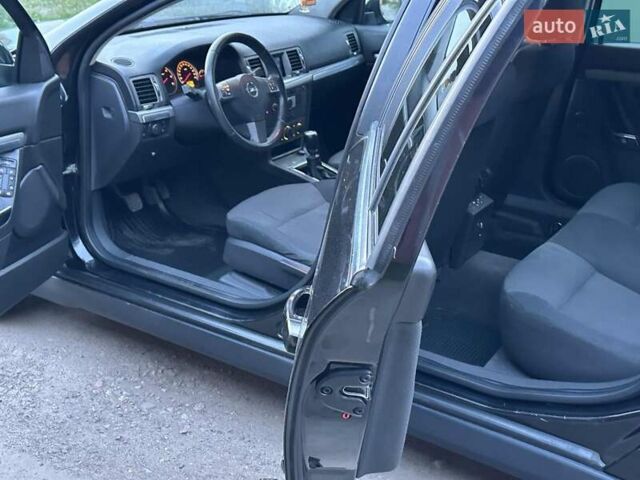 Черный Опель Вектра, объемом двигателя 1.91 л и пробегом 347 тыс. км за 5500 $, фото 6 на Automoto.ua
