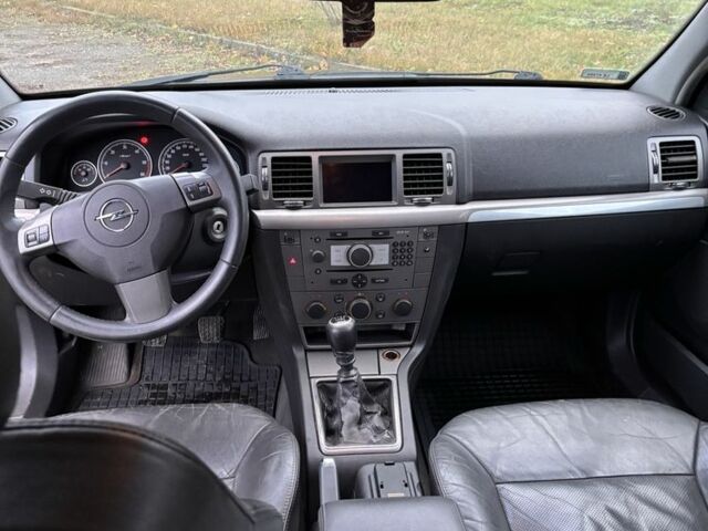 Чорний Опель Вектра, об'ємом двигуна 1.9 л та пробігом 268 тис. км за 2750 $, фото 8 на Automoto.ua