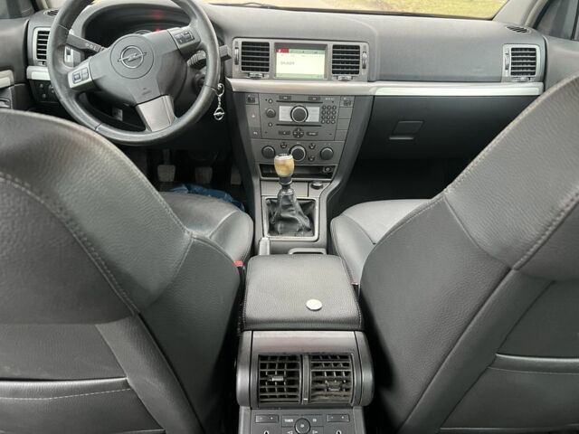 Черный Опель Вектра, объемом двигателя 1.9 л и пробегом 1 тыс. км за 2800 $, фото 6 на Automoto.ua