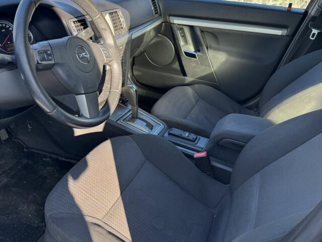 Чорний Опель Вектра, об'ємом двигуна 3 л та пробігом 287 тис. км за 2150 $, фото 7 на Automoto.ua