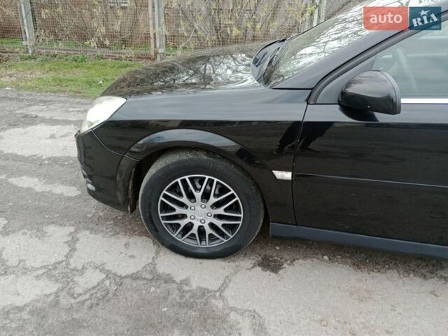 Черный Опель Вектра, объемом двигателя 1.9 л и пробегом 338 тыс. км за 4400 $, фото 3 на Automoto.ua