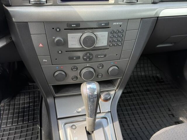 Черный Опель Вектра, объемом двигателя 2.2 л и пробегом 225 тыс. км за 6300 $, фото 20 на Automoto.ua