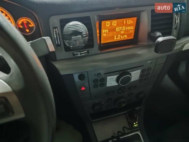 Черный Опель Вектра, объемом двигателя 1.8 л и пробегом 222 тыс. км за 5350 $, фото 10 на Automoto.ua