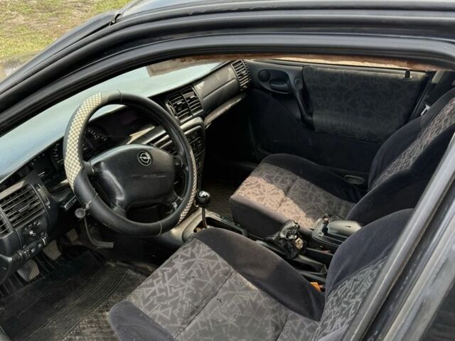 Черный Опель Вектра, объемом двигателя 0 л и пробегом 300 тыс. км за 1500 $, фото 5 на Automoto.ua