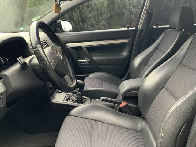 Чорний Опель Вектра, об'ємом двигуна 2.2 л та пробігом 190 тис. км за 6400 $, фото 8 на Automoto.ua