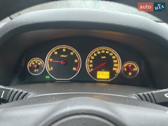 Черный Опель Вектра, объемом двигателя 1.9 л и пробегом 235 тыс. км за 4500 $, фото 26 на Automoto.ua