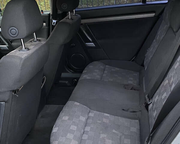 Чорний Опель Вектра, об'ємом двигуна 1.9 л та пробігом 350 тис. км за 2499 $, фото 9 на Automoto.ua