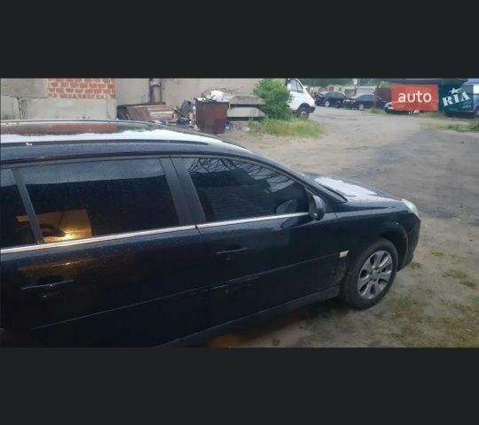 Черный Опель Вектра, объемом двигателя 1.9 л и пробегом 365 тыс. км за 4800 $, фото 6 на Automoto.ua